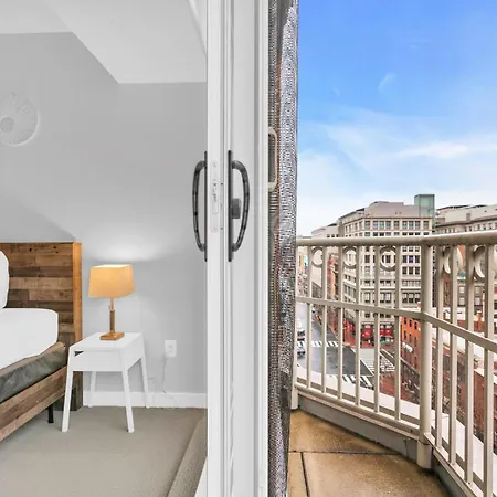 Heaven On Washington Fully Furnished Apartments-3