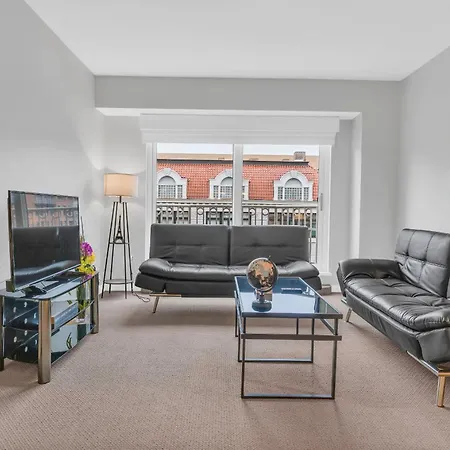 Heaven On Washington Fully Furnished Apartments-3
