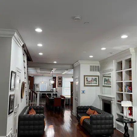Classy Victorian Brownstone Subway Shopping-3