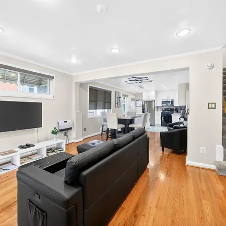 Gorgeous Home Tucked Away In Greener Part Of Town Transit-Friendly-2