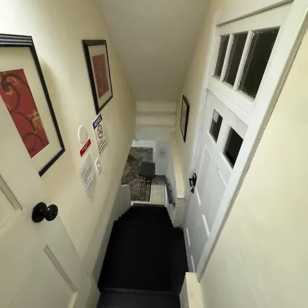 Comfy Basement Home 2 Bdrm1Den 3Queen Beds-3