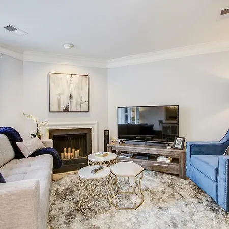 City Chic -- Your Walkable, Capitol Hill Home Away From Home!-2