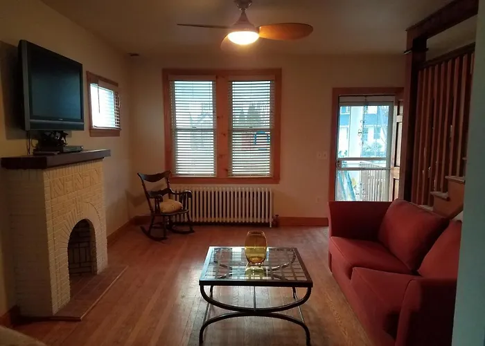 4Br 2 Full Bath Sleeps 10 Large Yard 2 Cars