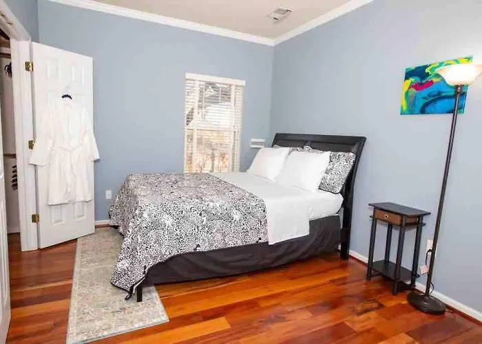 Luxe Palace: Cheerful 2Br & 3.5Ba Located In Dc
