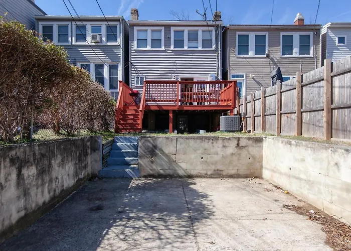 Pet friendly Spacious, Relaxing, 4 Bd 3.5 Ba Home In Petworth! Washington