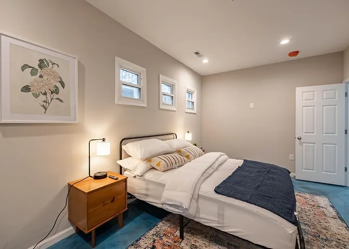 Modern - Lux 1 Bedroom 2 Bed Condo - Prime Location Washington