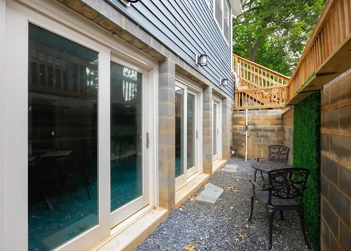 Modern - Lux 1 Bedroom 2 Bed Condo - Prime Location Washington