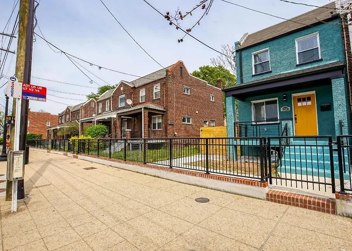 Stylish Rowhouse-Metro-Rokutv-Fastwifi-Freeparking-Longtermstay