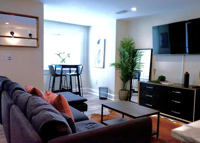 Private English Basement In Capitol Hill