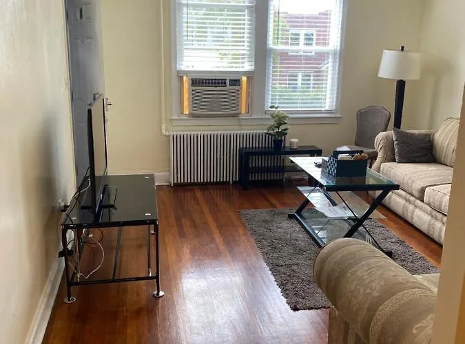Spacious 2 bedroom apartment Washington