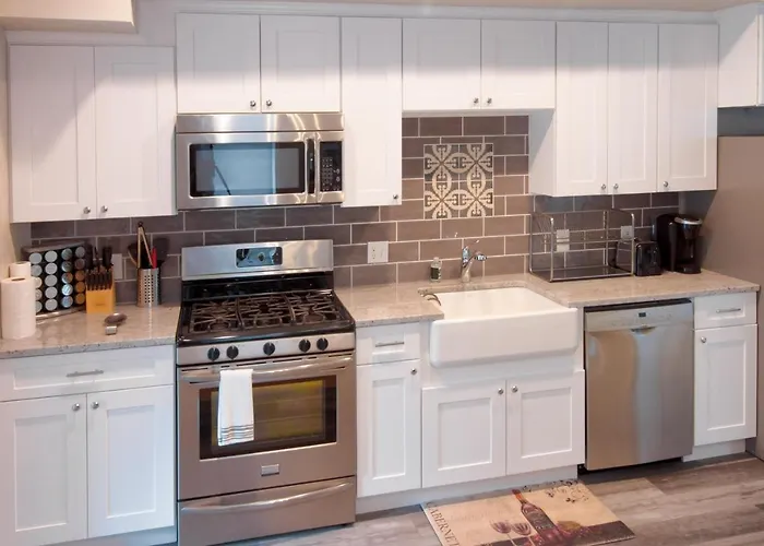 The Gray Corner House By Gallaudet 3 Bedroom 2 Ba