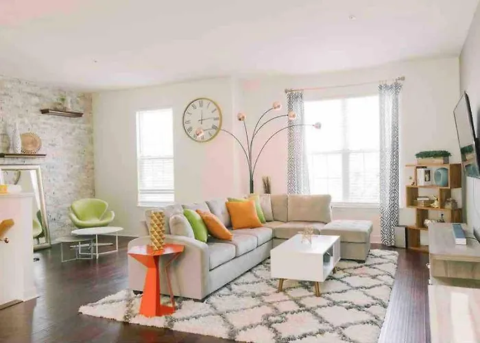 The Urban Oasis, Sleeps 10, Convenient To National Mall, Walk To Metro!