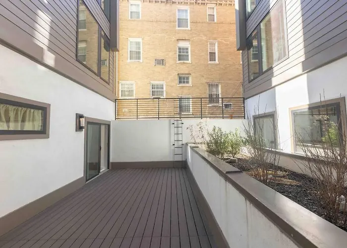 Pet friendly Luxurious Apartment Suite In The Heart Of The City Washington