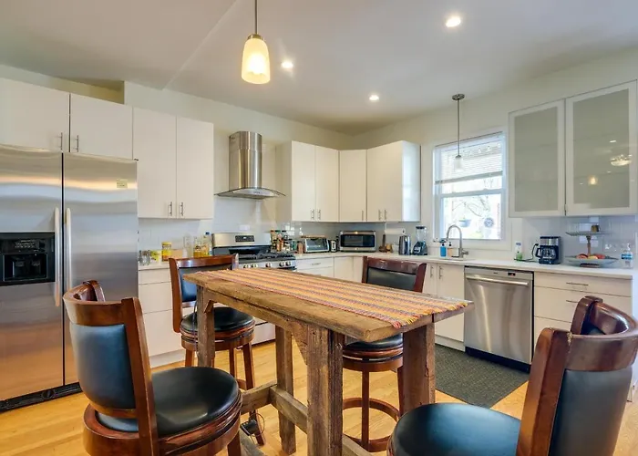 Washington, Dc Townhome With Deck And Gas Grill