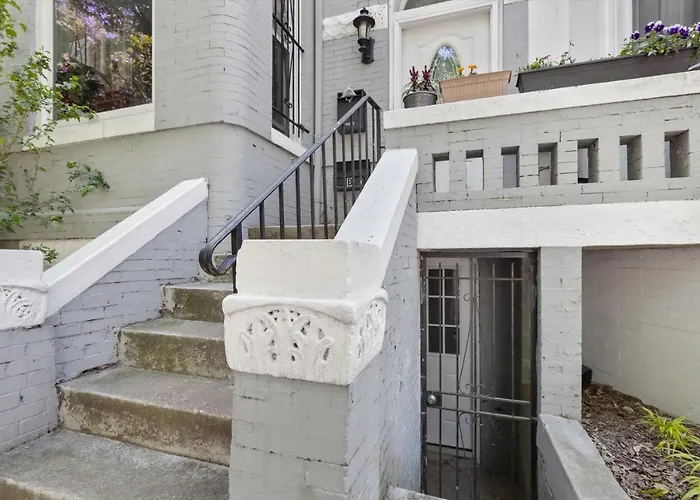 Solace In Central Dc 2-Br Getaway