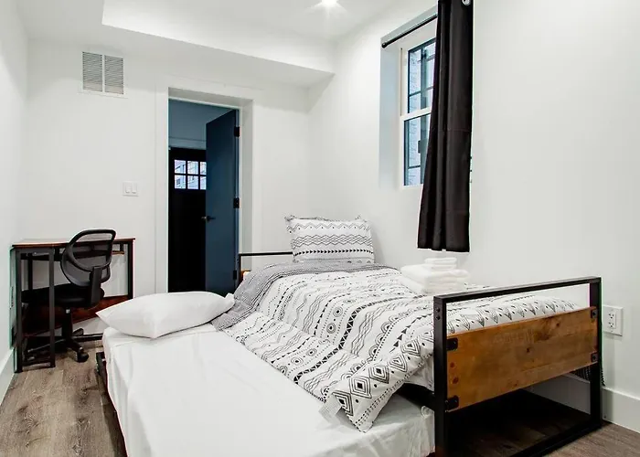 Roomy 2-Br 2-Bath 3-Blocks To H St Corridor