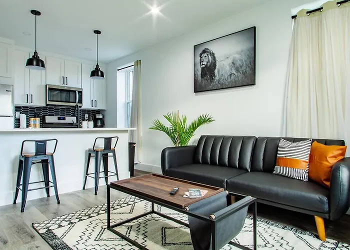 Roomy 2-Br 2-Bath 3-Blocks To H St Corridor