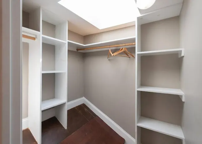 Three Br 2.5 Bath W/ Parking Spot & Deck Near Metr