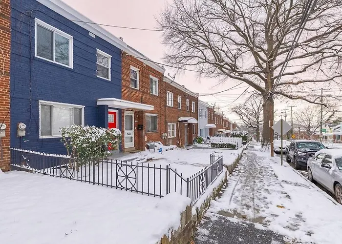 Modern Lux 3Br Updated Townhome W/ Parking