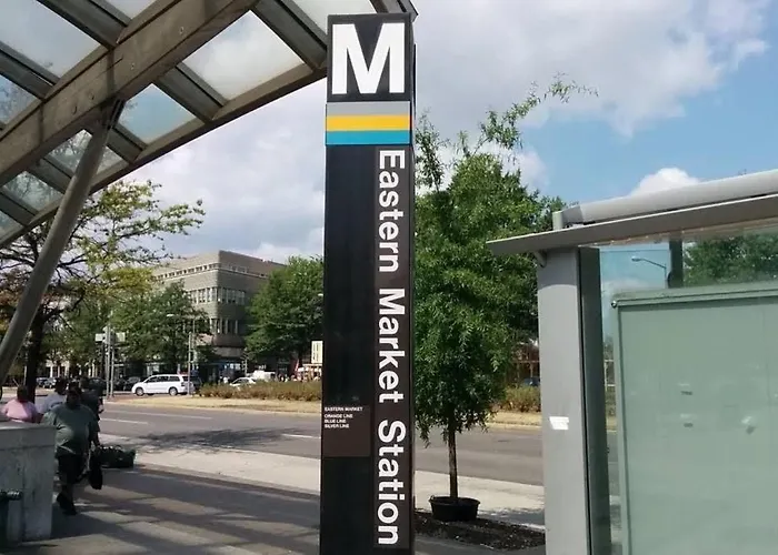 Eastern Market & Metro Accessible Modern Charm Walk Everywhere