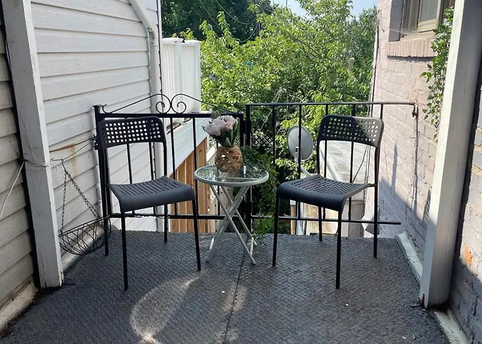 Pet friendly Charming 2Nd Fl Retreat, Heart Of Capitol Hill Apartment Washington