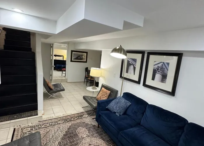 Comfy Basement Home 2 Bdrm1Den 3Queen Beds