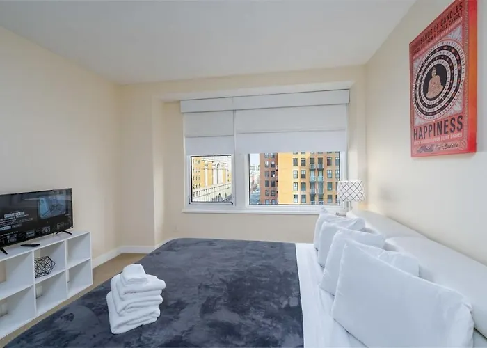 2 Bedroom Apartment Located In Washington Dc'S Penn Quarter Apts