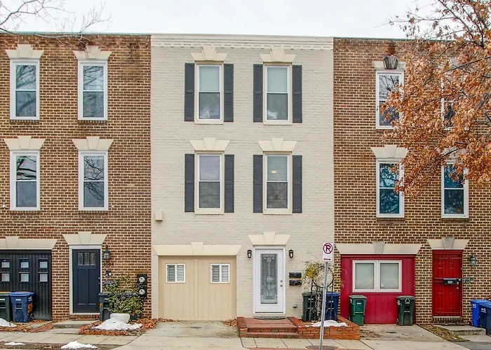 City Chic -- Your Walkable, Capitol Hill Home Away From Home! Washington